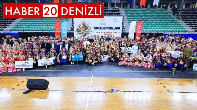Denizli’de Halk Oyunları Şampiyonası şölene dönüştü