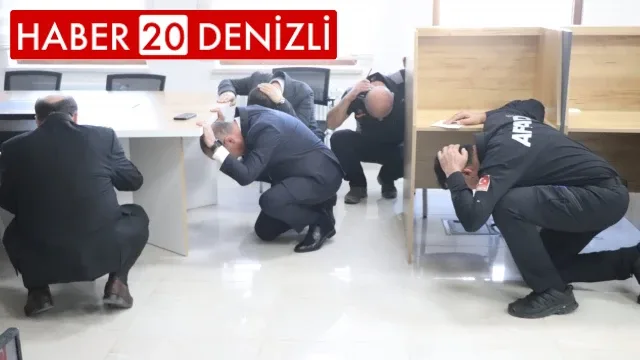 Denizli’de 7 bin kişiyle 'Deprem Anı, Çök Kapan Tutun ve Tahliye' tatbikatı yapıldı