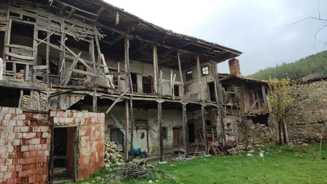 Tavasoğulları Konağı Kurtarılmayı Bekliyor