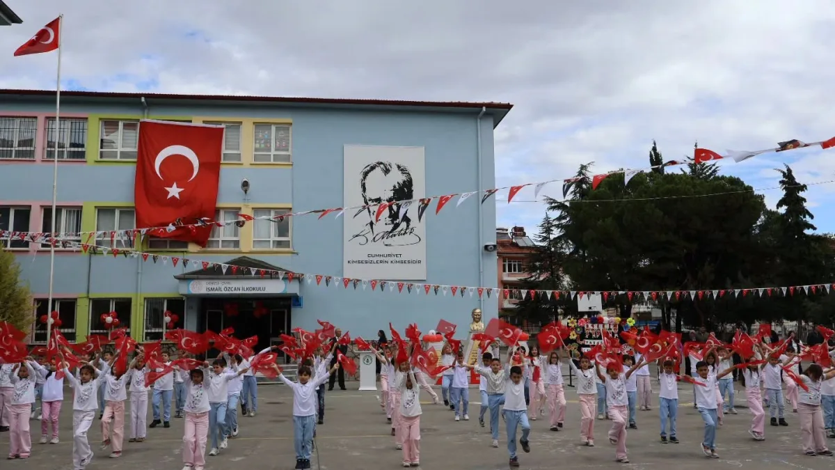 Çivril’de 29 Ekim coşkusu törenlerle başladı