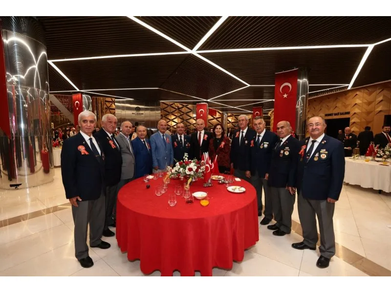 Atatürk’ün temsili zeybek oyunu geceye damgasını vurdu