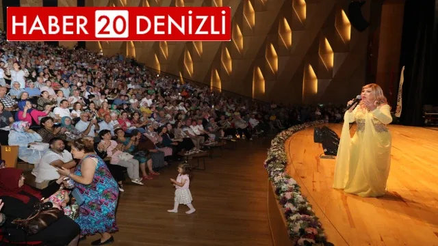Usta sanatçı Bedia Akartürk sevenleri ile buluştu