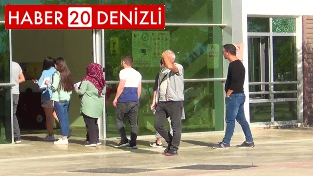 Kapıların kapanmasına saniyeler kala sınava yetiştiler