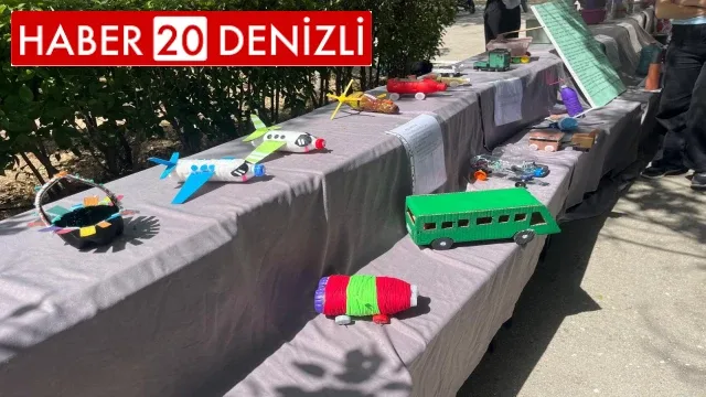 Liseliler atık malzemeleri sanat eserine dönüştürdü