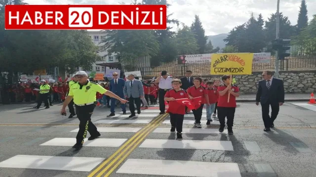 Denizli protokolü ve öğrenciler trafikte yaya önceliğine dikkat çekti