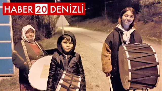 Nine ile iki torunu mahalleliyi sahura birlikte kaldırıyor