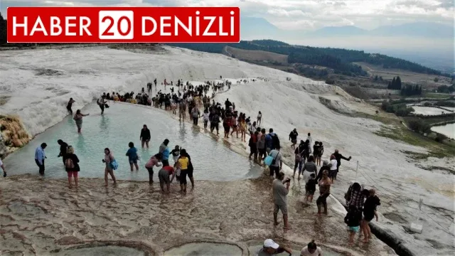 Baharın gelmesiyle birlikte Pamukkale’de yoğunluk başladı