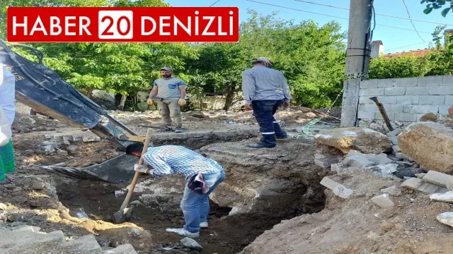 Doğal gaz kazısı yapan kepçenin bıçağına lahit takıldı