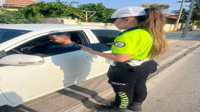 Çivril’in trafik güvenliği kadın trafikçilere emanet