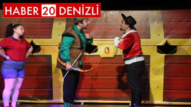 Depremzede Çocuklara Tiyatro Gösterisi