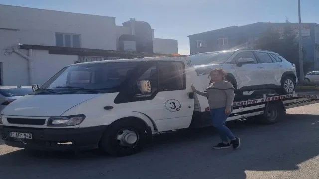 Kadının Eli Çekiciye Değdi