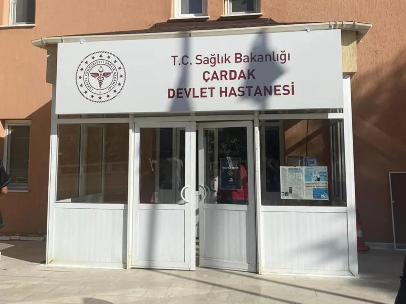 Çardak Belediye Başkanı Hüsnü YILMAZ ve Denizli İl Sağlık Müdürü Berna Öztürk Gemiş ve Söğüt Sağlık Evleri ile Çardak Devlet Hastanesi’nde incelemelerde bulundu.