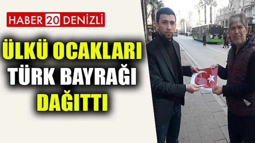 Ülkü Ocakları Türk Bayrağı Dağıttı