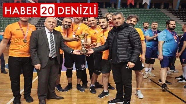 Denizli’de 400 öğretmen voleybol turnuvasında yarıştı