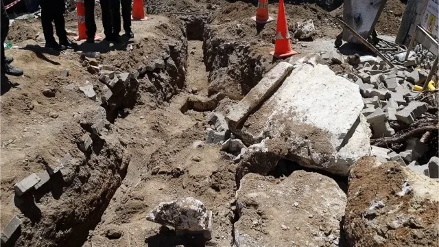 Altyapı çalışması sırasında tarihi lahit bulundu