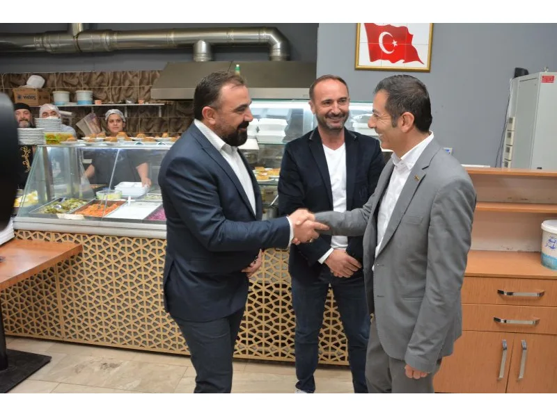 İftarını Kamyon ve Tır Garajı'ndaki Şoför Esnafıyla Yaptı