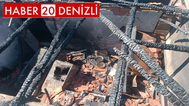 Çıkan yangında 2 katlı ev kül oldu, tütünler vatandaşlarca kurtarıldı