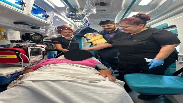 Sancıları başlayan anne hastaneye yetişemedi