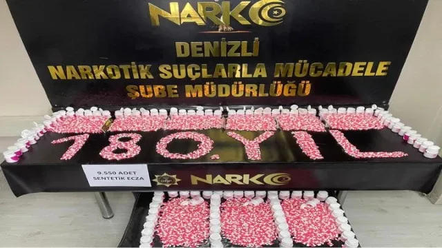 Narkotik polisi ele geçirilen 10 bin uyuşturucu hap ile 180. yaş vurgusu yaptı