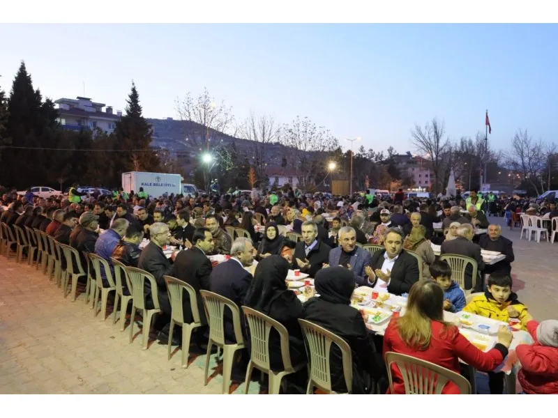 AK Parti Milletvekili Şahin Tin, Kalelilerle buluştu