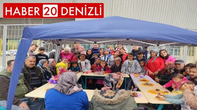 Denizlili öğretmenler, Emine ve Elisa için çadırda doğum günü kutlaması yaptı