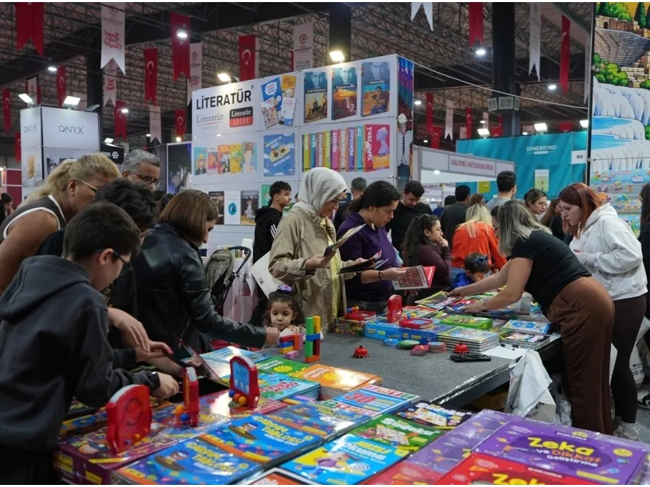 Denizli TÜYAP Kitap Fuarı’nda yazar yağmuru sürüyor