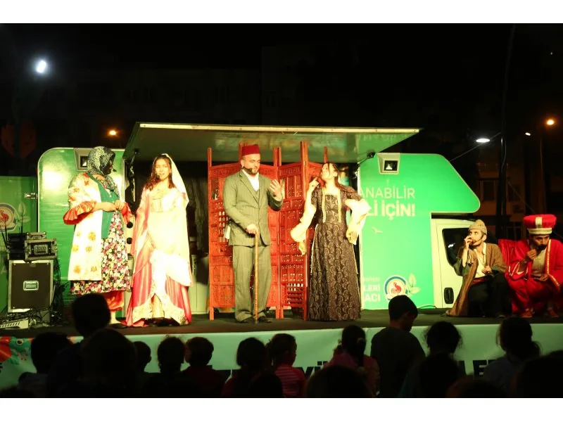 Büyükşehir afetzedelere moral oluyor