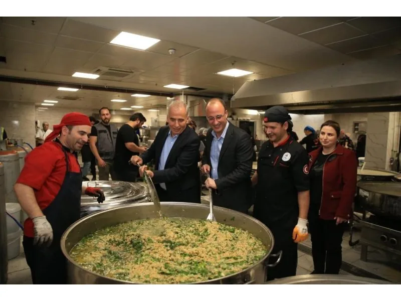 Büyükşehir üç ayrı koldan iftar geleneğini yaşatıyor