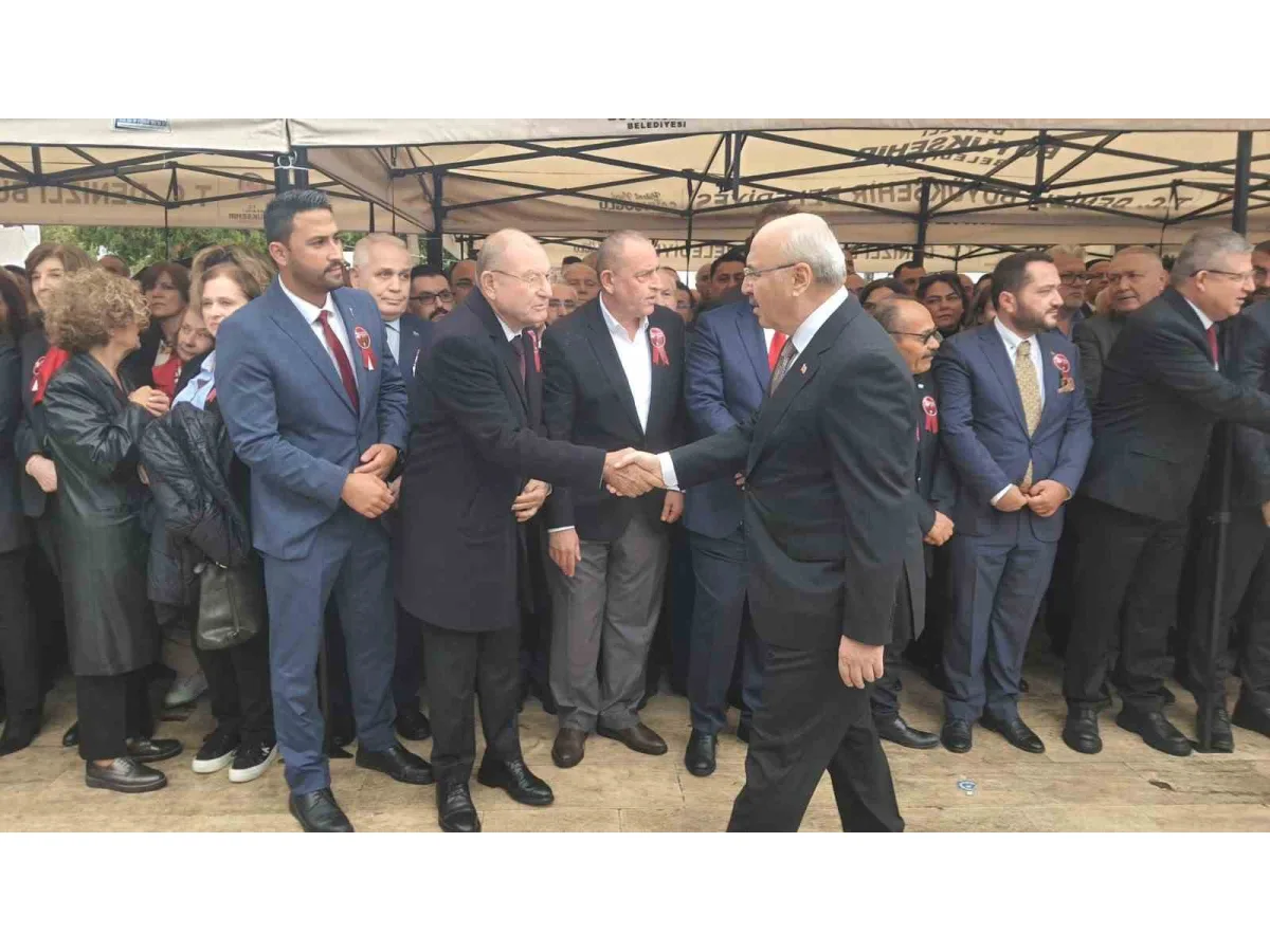 Denizli’de Cumhuriyet Bayramı kutlamaları çelenk töreniyle başladı