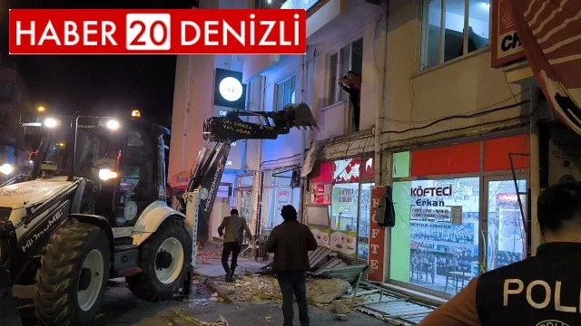 Kutlama yapılan CHP ilçe binasının balkonu çöktü: 3’ü ağır 8 yaralı