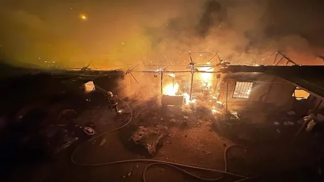 Depo olarak kullanılan müstakil yangında harabeye döndü
