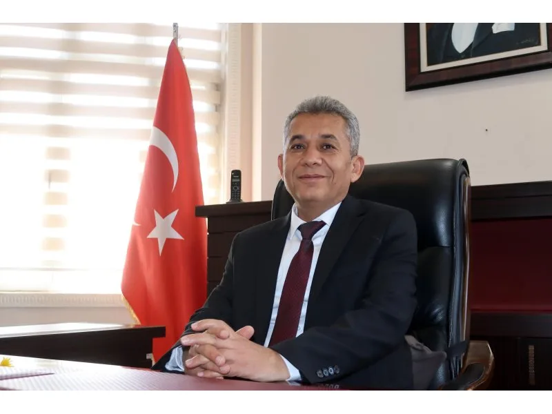 Çal Belediye Başkanı Ahmet Hakan mazbatasını alarak görevine başladı