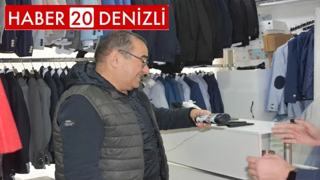 CHP Pamukkale Adayı Ertemur çöp poşeti dağıtımına devam ediyor