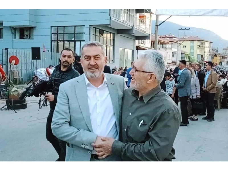 Özpek; “Pamukkale hizmet yerine istifa haberleri alıyor”