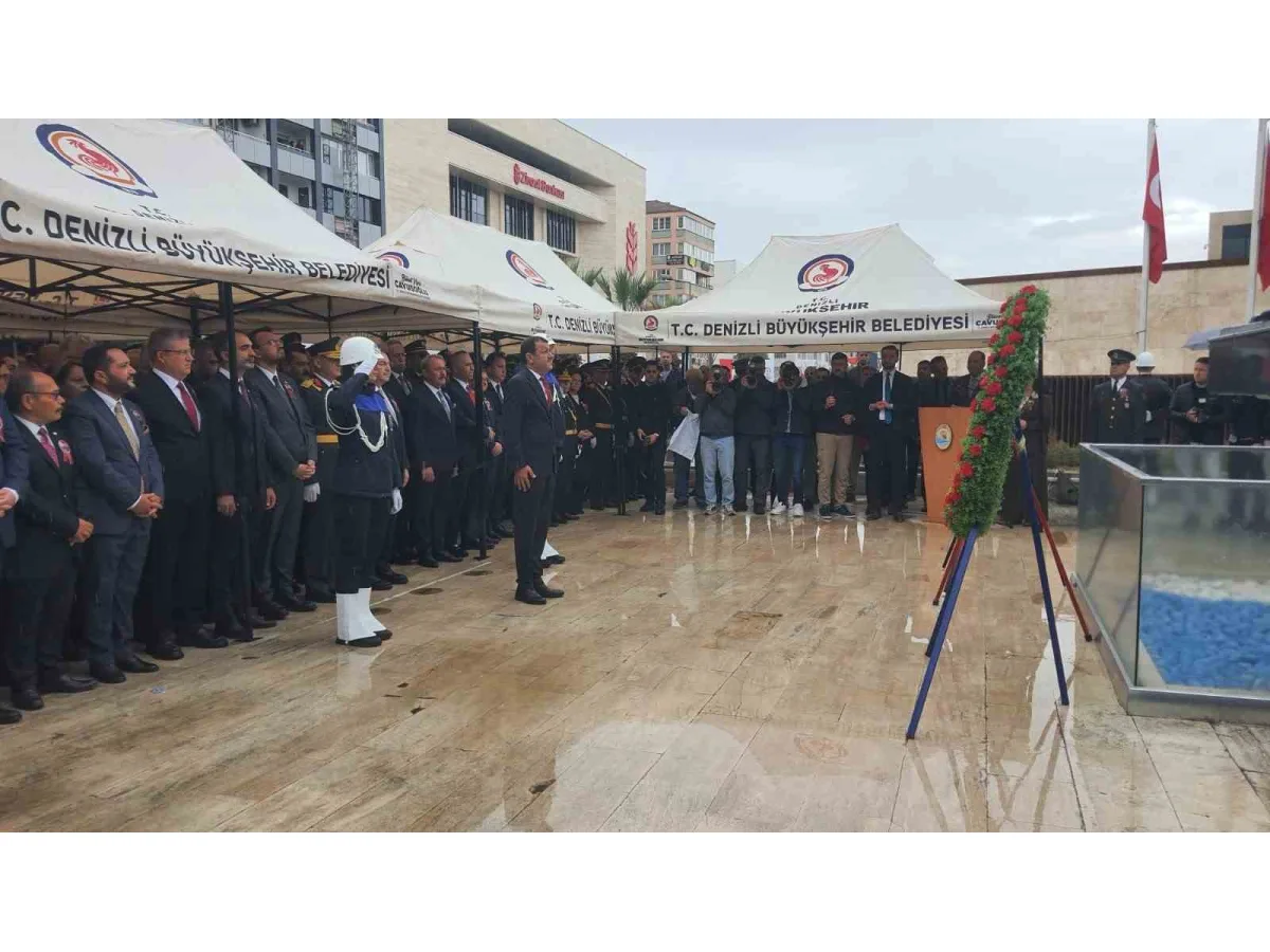 Denizli’de Cumhuriyet Bayramı kutlamaları çelenk töreniyle başladı