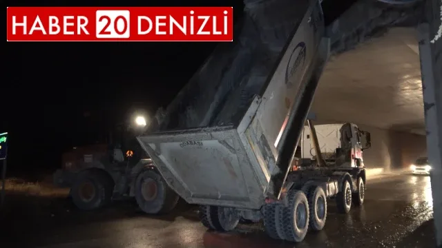 Damperi açık unutunca köprüye takılıp kaldı