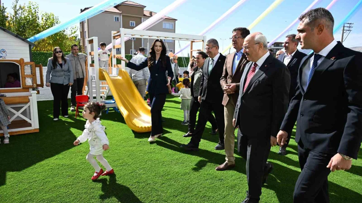 Çivril’de 132 öğrenci kapasiteli Deniz Yıldızı Gündüz Bakımevi açıldı