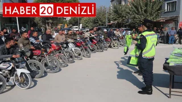 Jandarma motosiklet sürücülerine reflektif yelek dağıttı