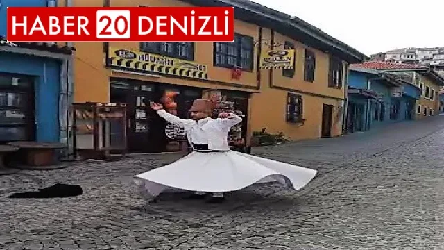 Semazenler tarihi sokakta döndü