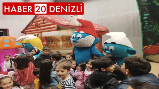 Çamelili çocuklar ’Şirinler’ ile eğlendi