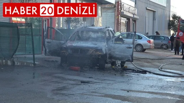 Park halindeyken yanmaya başlayan araç hurdaya döndü