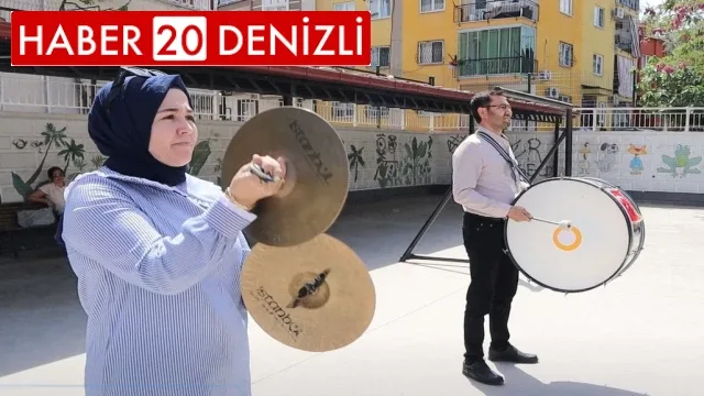 Bu kez 23 Nisan'da veliler çalacak, öğrenciler dinleyecek
