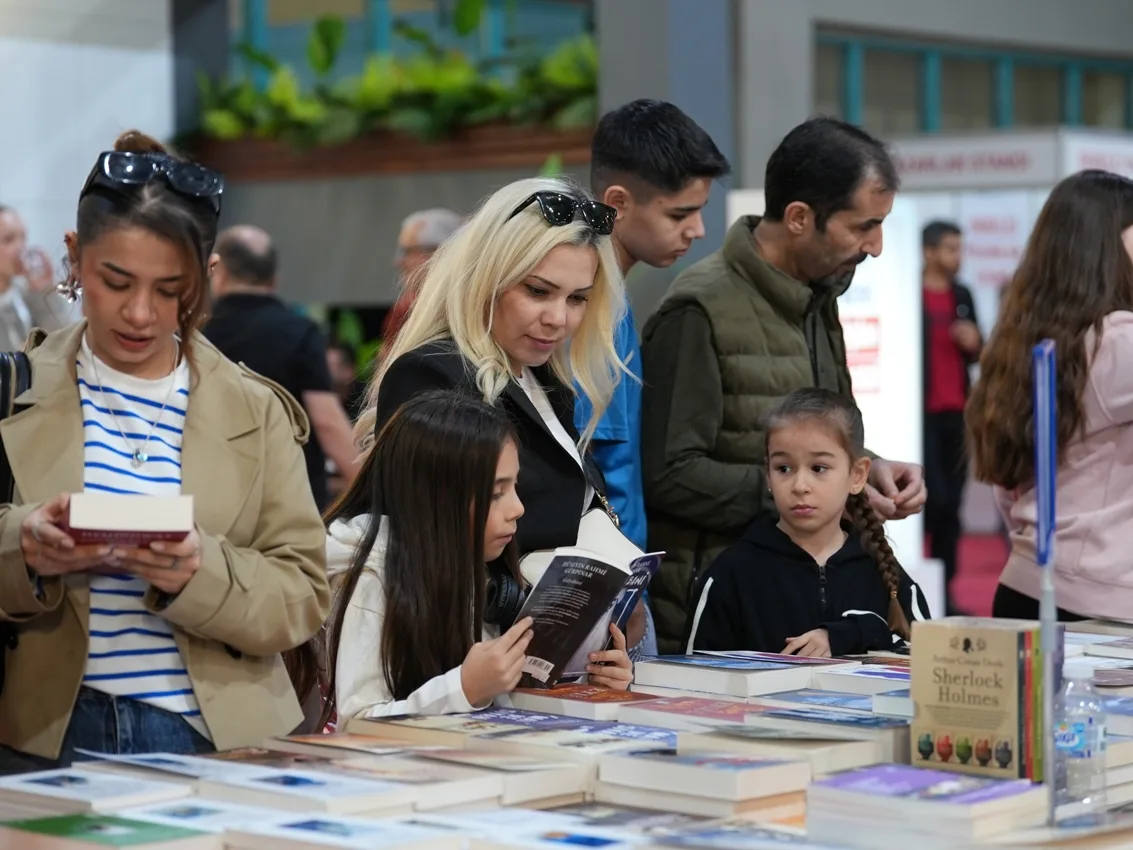 Denizli TÜYAP Kitap Fuarı’nda yazar yağmuru sürüyor