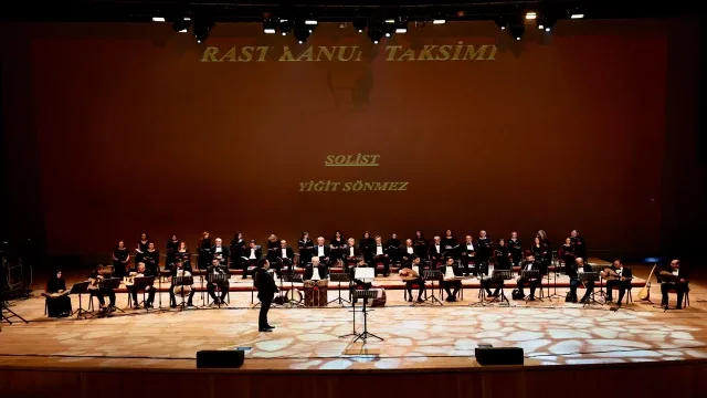 Atatürk sevdiği şarkılar ile anıldı