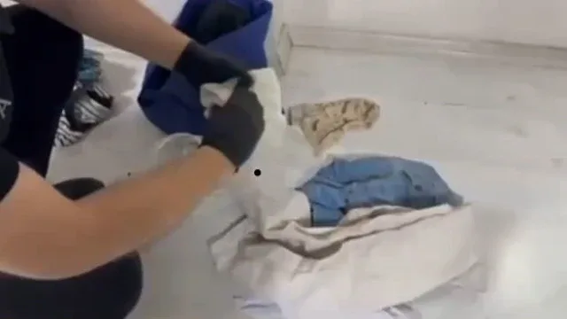 Havayoluyla Denizli’ye gelen yabancı yolcu 1,25 kilo uyuşturucu ile yakalandı