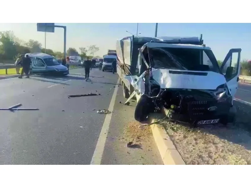 Araçta sıkışan sürücü için ölüm kalım savaşı verildi