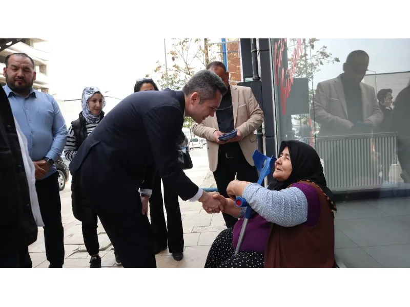 Girilmedik gönül, çalınmadık kapı kalmayıncaya kadar sokaklardayız