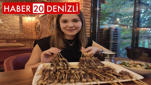 54 kiloluk genç kız, 43 dakikada 240 çöp şiş yiyerek 13 bin TL'lik ödülün sahibi oldu
