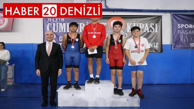 Cumhuriyet kupası için güreştiler