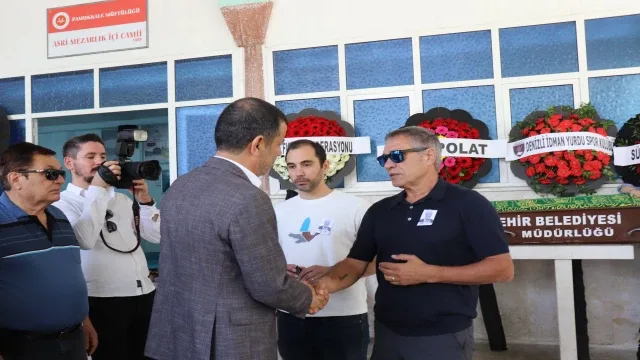 Ersun Yanal'ın babası son yolculuğuna uğurlandı
